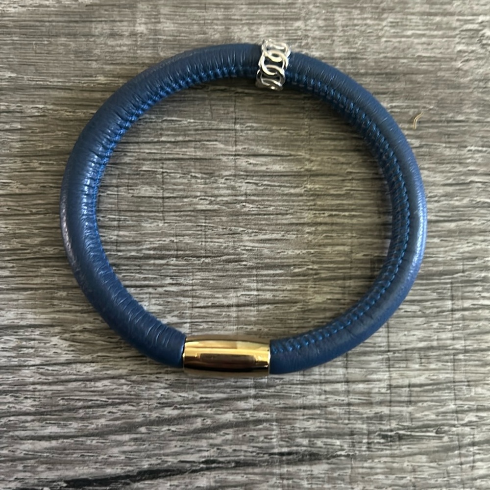 Women’s Endless Jewelry leather bracelet